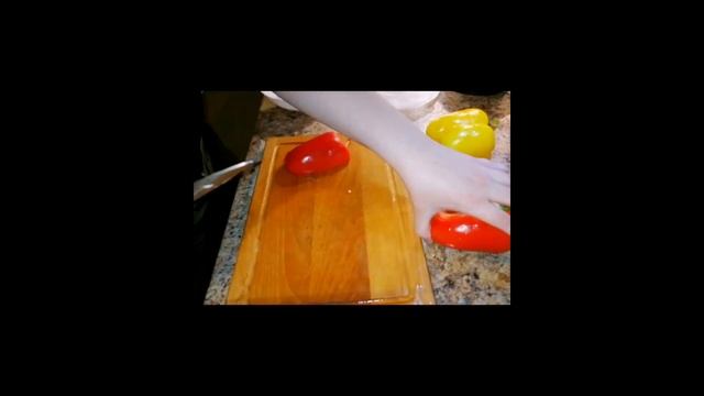 Домашняя пицца с салями, грибами и оливками! смотреть онлайн