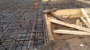 Как правильно сделать опалубку для монолитной плиты ( Bausteel.ru)