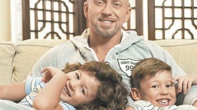 Час назад! Сестра известного певца сделала шокирующее заявление: обвинила его. Случилось страшное смотреть онлайн