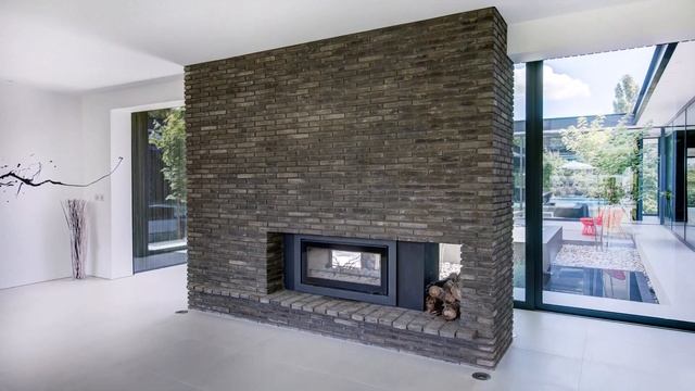 Contemporary House Design With Large Garden Influenced By The Historic & Modern Buildings