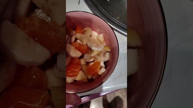 САЛАТ ФРУКТОВЫЙ .Бананы с мандаринами смотреть онлайн