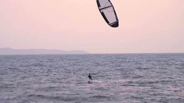 Кайтинг (Паттайя, На Джомтьен). Kitesurfing (Pattaya, Na Jomtien) смотреть онлайн