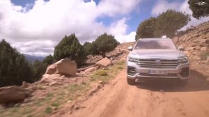 2021 New Volkswagen Touareg vs Toyota Land Cruiser Prado Full Review