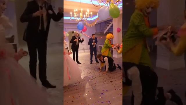 КТО ПОЙМАЛ БУКЕТ НЕВЕСТЫ.СВАДЬБА КЛОУНА А4 ! смотреть онлайн