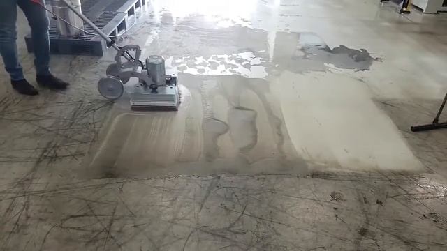 Cleaning Coated Concrete With The Excentr 55-35 | Excentr B.V.