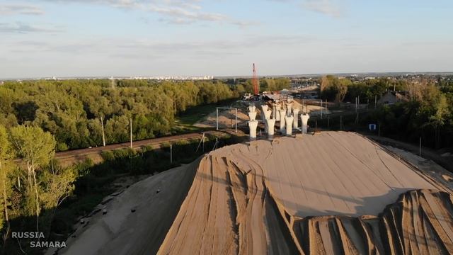 Началась надвижка пролетного строения через ж/д полотно / 26 июля 2021 г / ул. Шоссейная / Самара смотреть онлайн