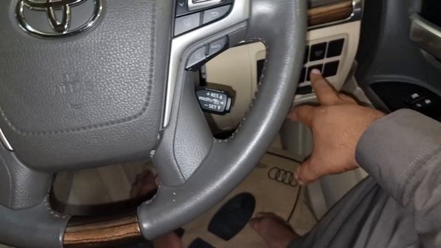 Toyota Land Cruiser ZX Vs Range Rover Vogue p400e Autobiography | Comparison | best vs best смотреть онлайн