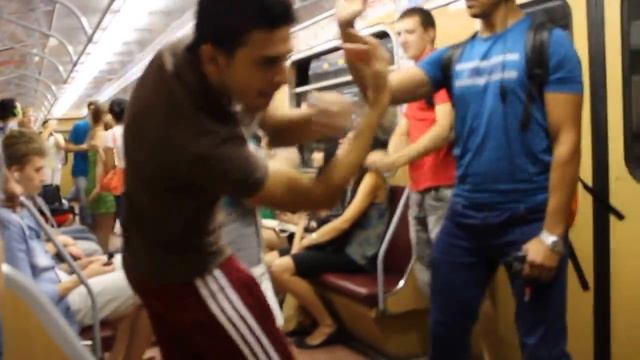 Флешмоб в харьковском метро смотреть онлайн