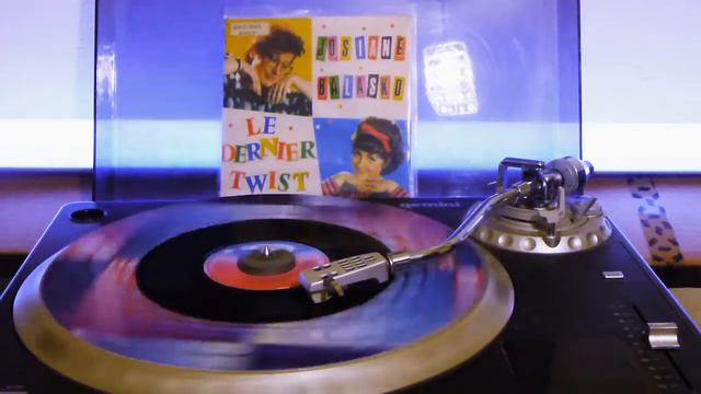 Josiane Balasko - Le dernier twist [La chanson du film "La smala"] [1984] смотреть онлайн