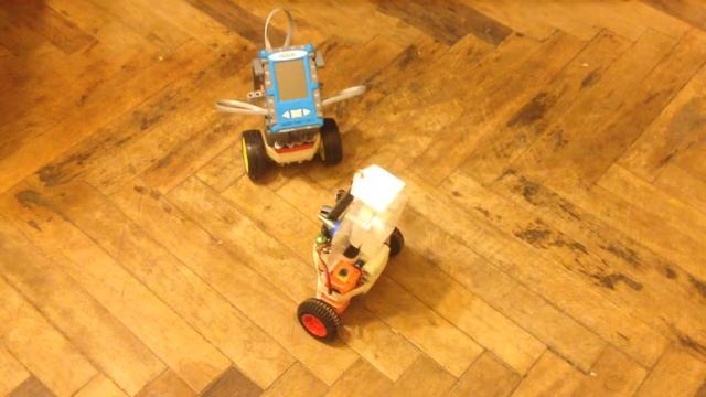 Как правильно подкатывать к роботу. Two self-balancig bots story. смотреть онлайн