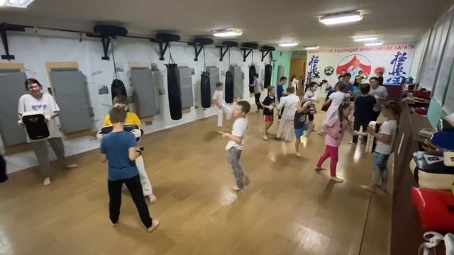 Тренировка 08.06.23. Часть 2. Киокусинкай в Климовске на Западной 12. смотреть онлайн