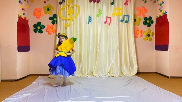 Карий Валерия. Платье «Принцесса Фиалка» из гофрированной бумаги своими руками. Д/с «Алакай» смотреть онлайн