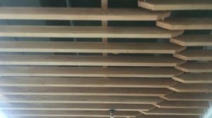 Реечный деревянный потолок