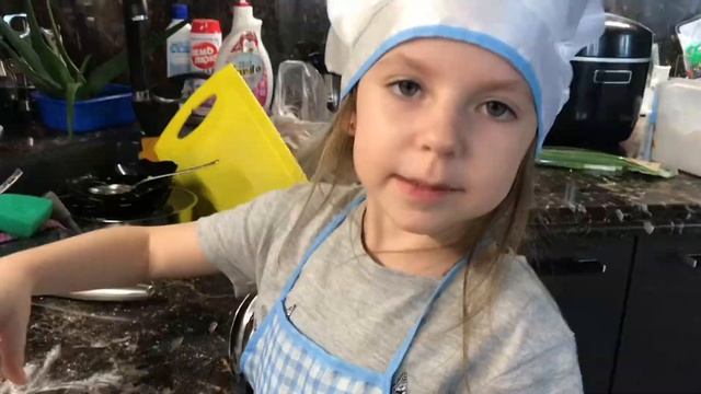 Мини Шеф Повар Алина готовит беляши, вкусно и сытно 29 марта 2020 смотреть онлайн