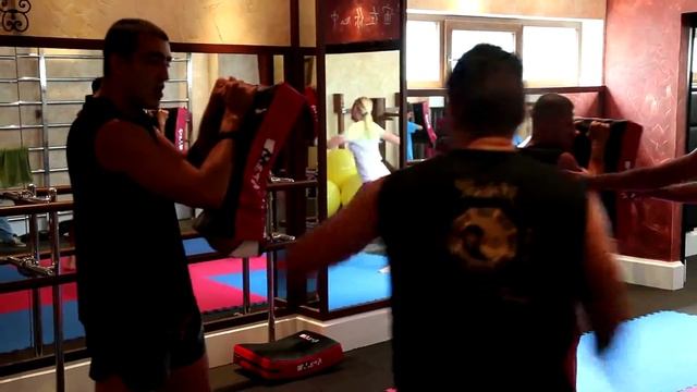 Занятия кик боксингом в Испании в центре Shakti смотреть онлайн