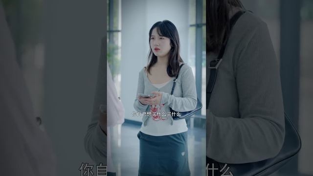 嚣张关系户泼水羞辱外卖小哥，还公开调戏别人女朋友，谁知外卖小哥的姐姐是公司总裁 #陈七七 #反转 #意想不到的结局 смотреть онлайн