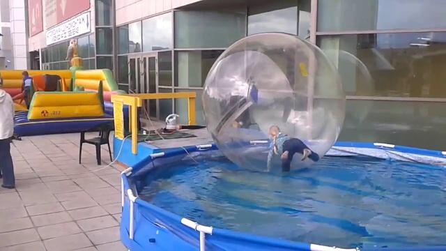 Водный аттракцион «Водный шар» в Екатеринбурге смотреть онлайн