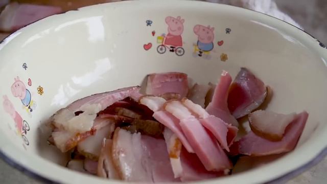 小雨做蒜苗炒臘肉，配上南充特色米豆腐，兩人吃的都停不下來~#市民朱小雨 смотреть онлайн