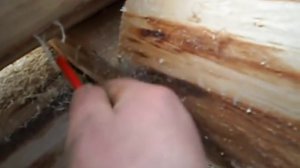 Сруб в русский угол , работа с плотницкой чертой .