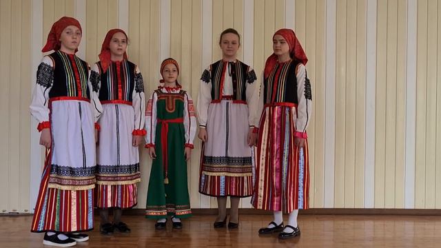 20 апреля, Фолькл. анс., младшая группа до 12 лет, 1. Ой, у месяца. 2. Воробей сына женит. смотреть онлайн