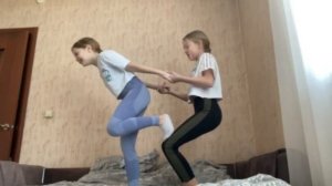 Йога челенж с подругай