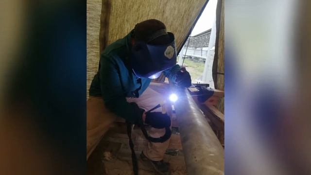 Сварка трубы из нержавеющей стали АРГОНОМ. смотреть онлайн