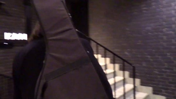 Человек с гитарой