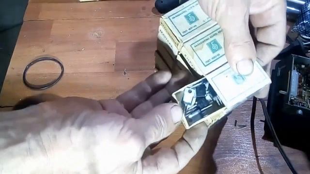 Большой мешок золотых, серебряных и платиновых деталей в подарок от старого приятеля. смотреть онлайн