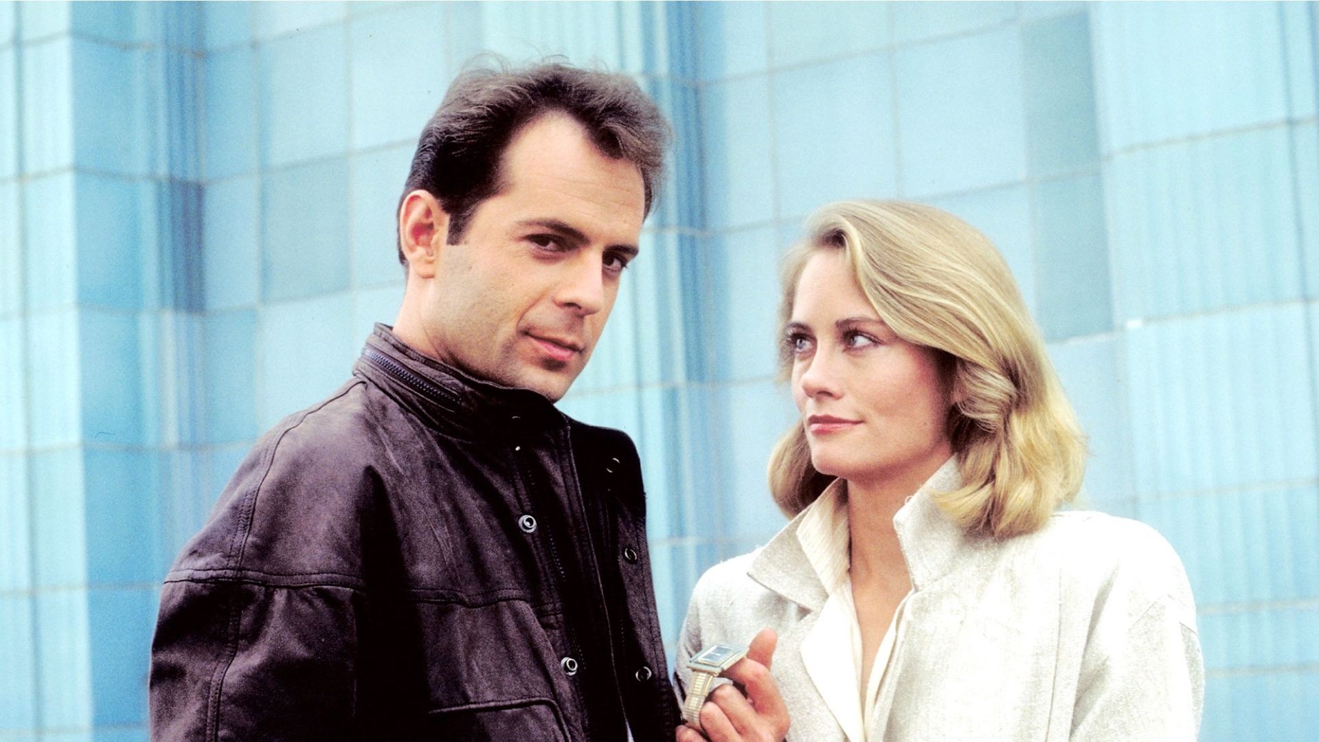 Детективное агентство «Лунный свет» – 1 сезон 6 серия «Смерть в почтовом конверте» / Moonlighting