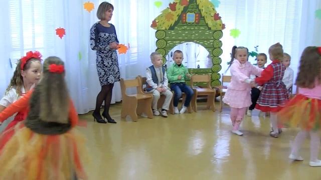 Веселый танец на празднике Осени в детском саду Средняя группа смотреть онлайн