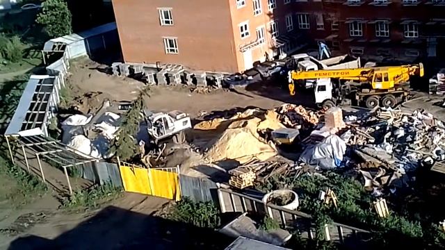 #Саранск. Ели сажают экскаватором! Почему промолчали "зелёные"? смотреть онлайн