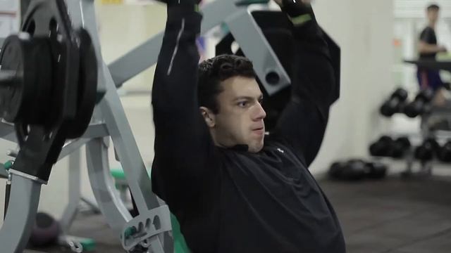 Максим Яковлев. Тренировка за 14 дней до Кубка Киева по бодибилдингу 2015. смотреть онлайн