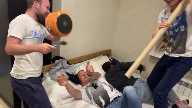3 Способа Проснутся. ЛАЙФхак как Проснуться Бодрым. Необычный Будильник. 3 Ways to Awaken смотреть онлайн