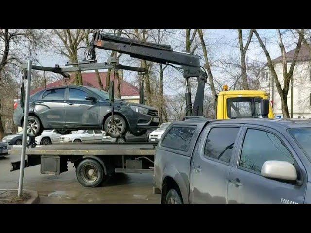 Эвакуация Лады Весты с место для инвалидов у Сбербанка. смотреть онлайн