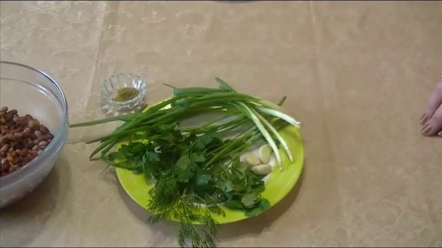 Постный салат из красной и белой фасоли