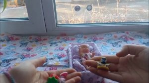 vlog:с мини реборном❄️/делаю кроватку ☃️