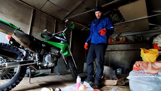 Пропитка воздушного фильтра Motul. Kawasaki KLX250
