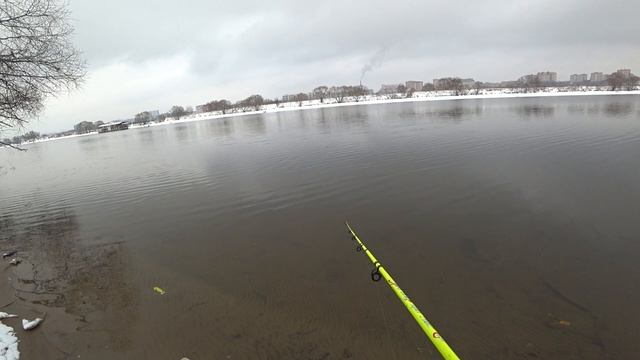 Зимний спиннинг на Москве реке\Рыбалка на щуку.\ Воблер на щуку. смотреть онлайн