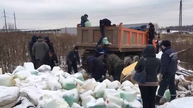 В Туле с незаконной свалки вывезли около 300 канистр химикатов смотреть онлайн