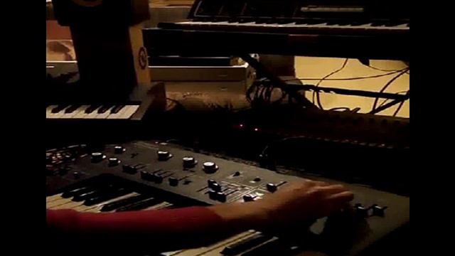 ROLAND SH1 synthesizer + TR 808 смотреть онлайн
