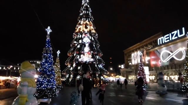 Харьков. Самая красивая елка на площади 2018. смотреть онлайн