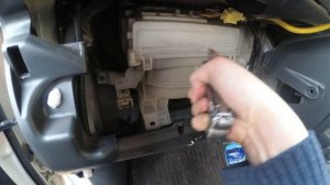 Установка салонного фильтра в Toyota Probox