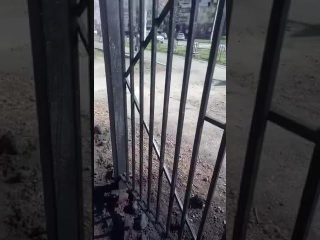 Покраска забора с помощью безвоздушного окрасочного аппарата Yokiji 120 смотреть онлайн