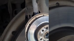 Снять переднюю стойку с Фольксваген Джетта