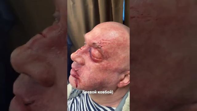 После того, как несколько раз чихнул в лифте полным народу смотреть онлайн