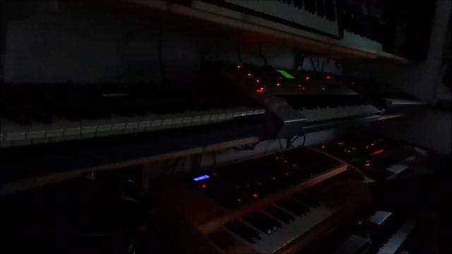 "It´s getting dark trotz Sommerzeit" - Synthesizer by Autarkus - Studiologic Sledge, Roland JD 800 смотреть онлайн