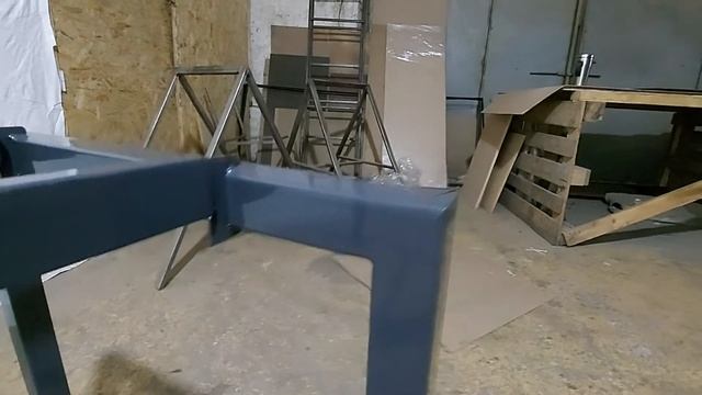 Металлический каркас для офисных столов с эффектом парящей столешницы. смотреть онлайн