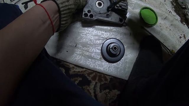 Замена шпильки крепления шины за 1 рубль и ТО цепной электропилы Интерскол пц-16/2000т смотреть онлайн