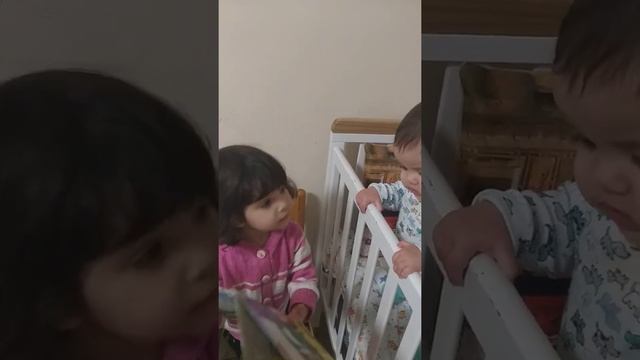 Рассказываю сказку для младшей сестры смотреть онлайн