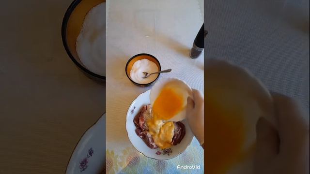 Мягкие, хрустящие свиные отбивные. Делаем вместе - по ссылке в комментарии к видео! смотреть онлайн